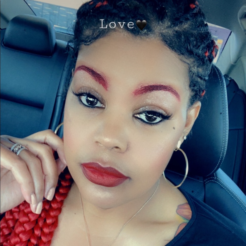 Meet your Posher, Nadia